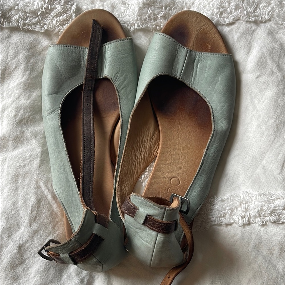Bueno Soft Leather Sandals